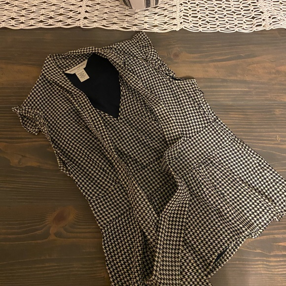 Banana Republic Tie Neck Houndstooth Top. Size Small - Picture 4 of 4